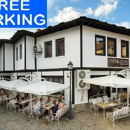 гурме хаус בית הארחה גברובו