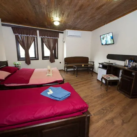 гурме хаус 3* גברובו